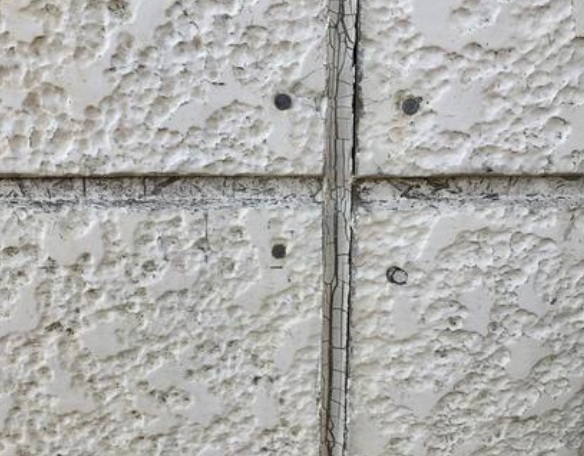 外壁　シーリング　劣化